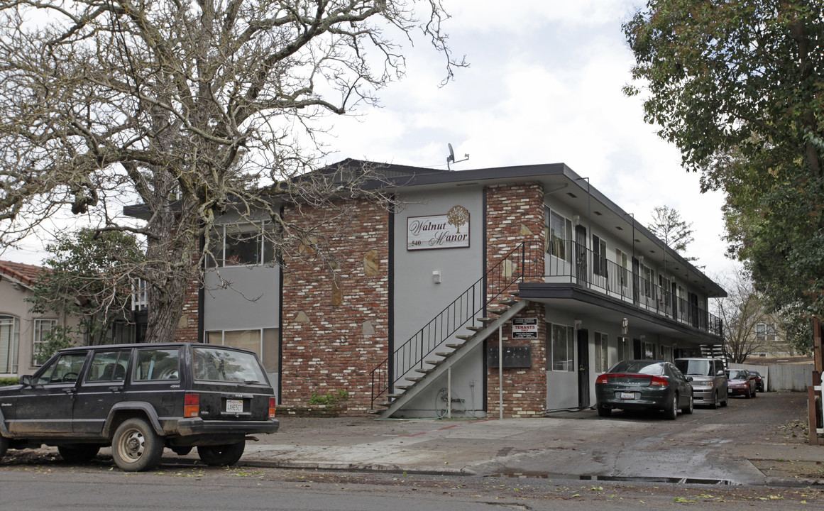 Walnut Manor in Napa, CA - Building Photo