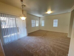 7660 W Eldorado Ln in Las Vegas, NV - Building Photo - Building Photo