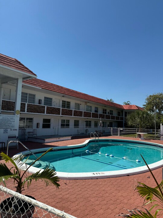22 SE 3rd Terrace in Dania Beach, FL - Building Photo