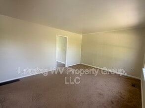 1 Surrey Dr in Hurricane, WV - Building Photo - Building Photo