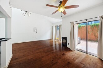 1902 Augusta Dr in Houston, TX - Building Photo - Building Photo