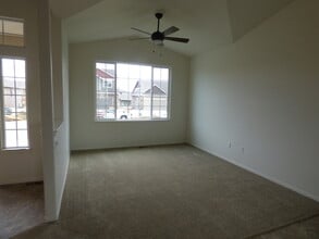 3435 Petrel Dr in Berthoud, CO - Building Photo - Building Photo