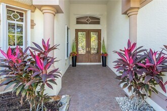 4923 Cerromar Dr in Naples, FL - Building Photo - Building Photo