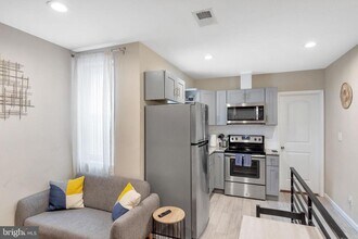 2236 Reed St in Philadelphia, PA - Building Photo - Building Photo