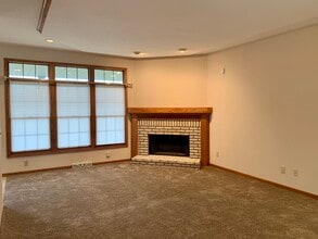 2014 E Main St in Louisville, OH - Foto de edificio - Building Photo