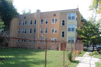 1320 W State St in Trenton, NJ - Building Photo - Building Photo