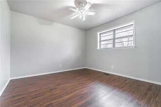 601 N Valley W Dr in Rogers, AR - Foto de edificio - Building Photo