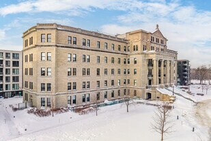 Castelnau Phase 1 in Montréal, QC - Building Photo