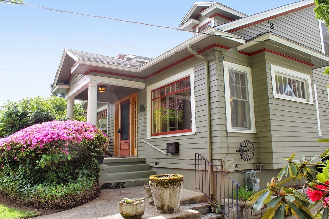 3324 NE Peerless Pl in Portland, OR - Building Photo