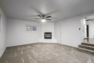 445 N 100 E in Lehi, UT - Foto de edificio - Building Photo