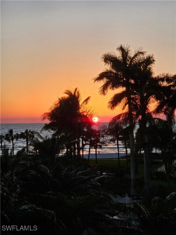 property at 4021 Gulf Shore Blvd N