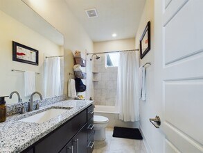 428 William D. Fitch Pkwy in College Station, TX - Building Photo - Building Photo