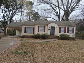 647 Robinhood Rd in Jackson, MS - Building Photo