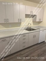 7615 44th St W in University Place, WA - Building Photo