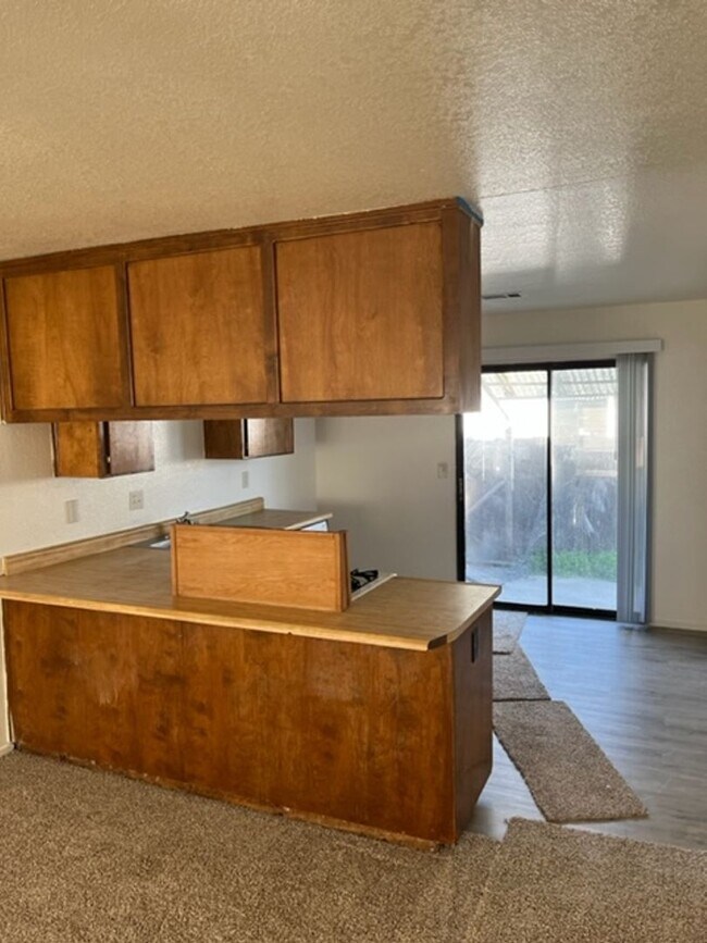 938 W 7th St in Hanford, CA - Building Photo - Building Photo