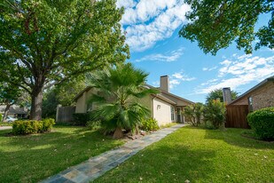 14816 Sopras Cir in Addison, TX - Building Photo