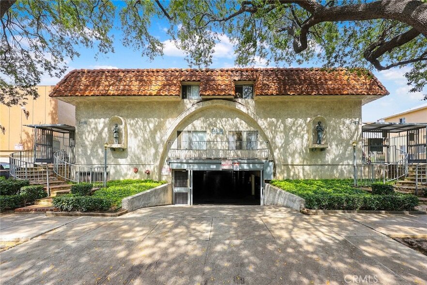 333 Riverdale Dr in Glendale, CA - Building Photo