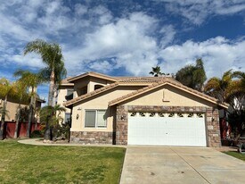 875 Shepard Crest Dr in Corona, CA - Building Photo