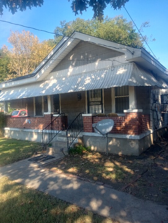 374 Person in Memphis, TN - Building Photo