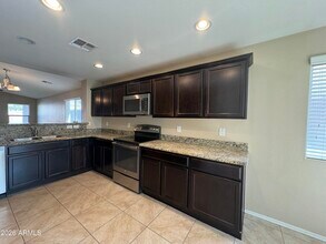 2190 E Hazeltine Way in Gilbert, AZ - Building Photo - Building Photo