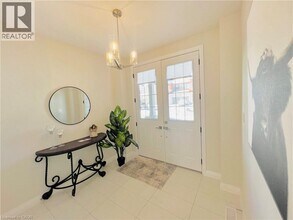 11 Cherry Blossom Hts in Hamilton, ON - Building Photo - Building Photo