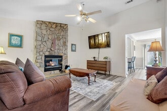 1870 Mary Ellen Dr, Unit SI ID1319924P in Tallahassee, FL - Foto de edificio - Building Photo