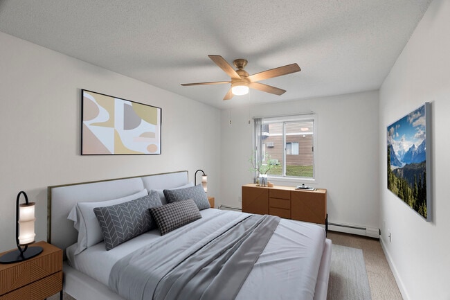 Lexington Hills Apartments in Eagan, MN - Foto de edificio - Building Photo