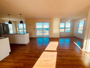 6 Cross Beach Rd in Seabrook, NH - Building Photo - Building Photo