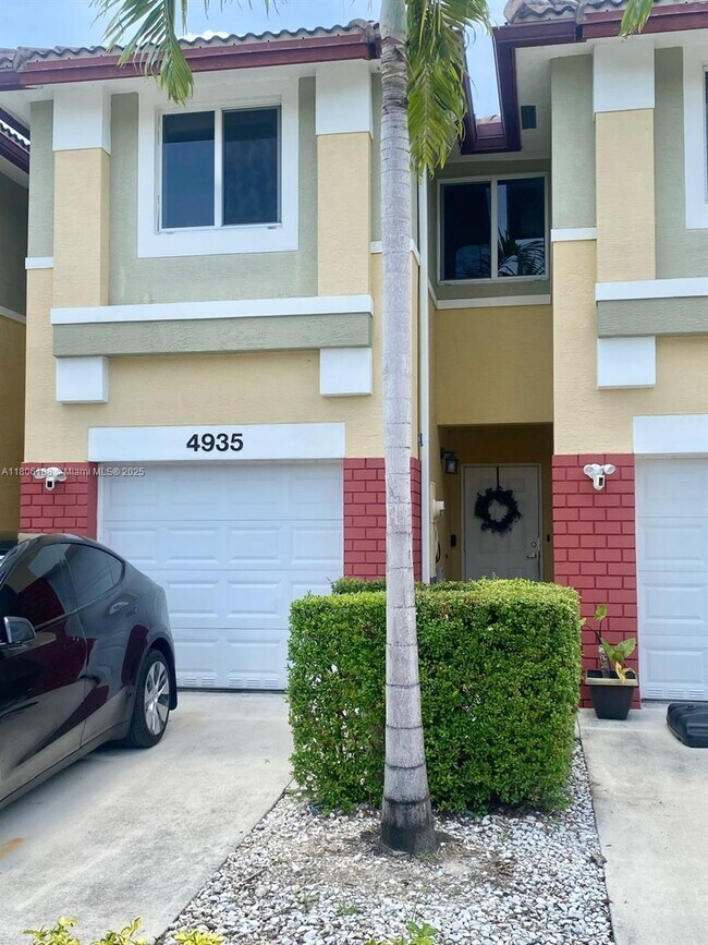 4935 SW 66th Ter in Davie, FL - Building Photo - Building Photo