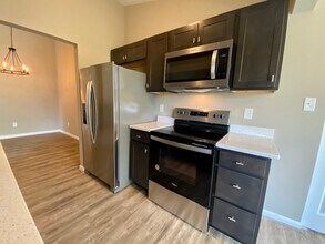 300 Blue Water Ct, Unit 303 in Glen Burnie, MD - Building Photo - Building Photo