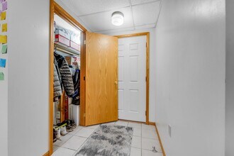 Vulcan K Team Apartments in Morgantown, WV - Foto de edificio - Interior Photo