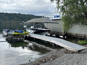 2410 West Lake Sammamish Pkwy NE in Redmond, WA - Building Photo - Building Photo