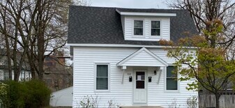 1024 Main St in Eau Claire, WI - Building Photo