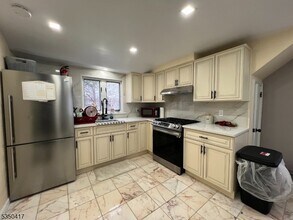30 Mill St in Bloomfield, NJ - Foto de edificio - Building Photo