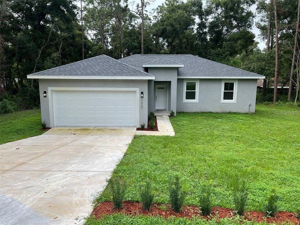 6660 E Glencoe St in Inverness, FL - Foto de edificio