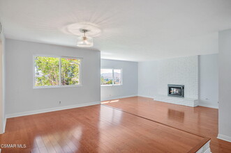 1018 Calle Pinata in Thousand Oaks, CA - Building Photo - Building Photo