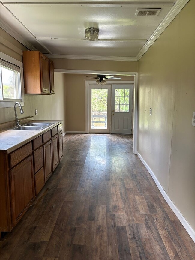 165 McKim Way in Ellwood City, PA - Building Photo - Building Photo