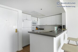 2 Townsend St in San Francisco, CA - Building Photo - Building Photo