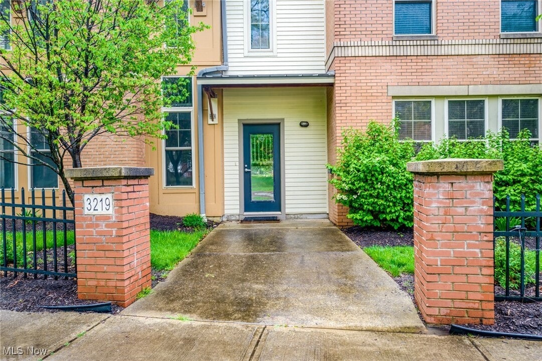3219 Euclid Heights Blvd in Cleveland Heights, OH - Building Photo