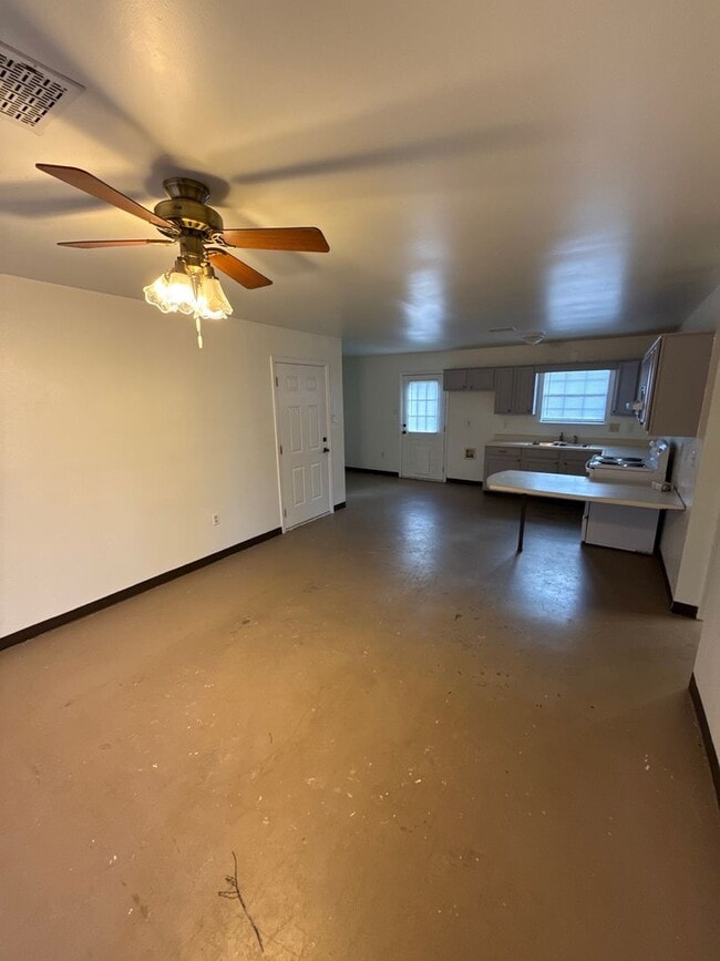 1002 E 22nd St in Russellville, AR - Building Photo - Building Photo