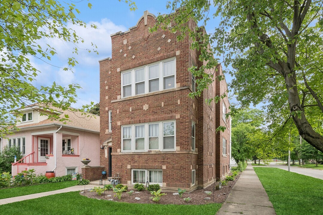 919 Dunlop Ave in Forest Park, IL - Building Photo