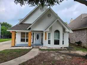 6922 Gentle Breeze Dr in Willis, TX - Building Photo - Building Photo