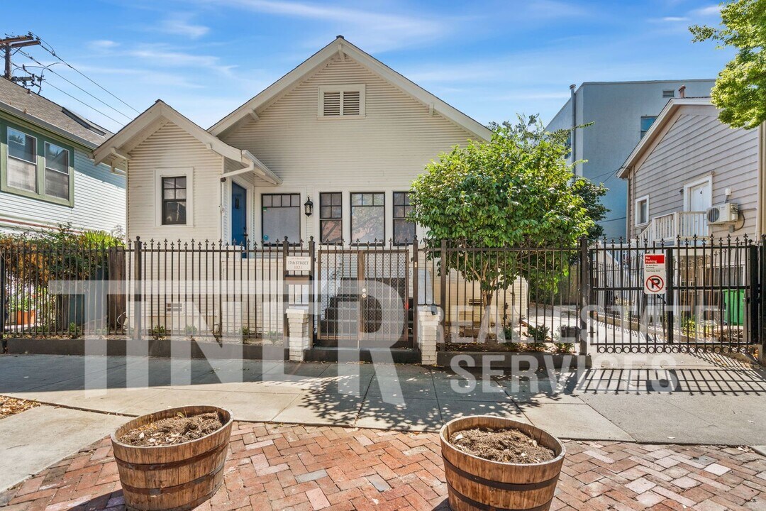 1321 17th St in Sacramento, CA - Building Photo