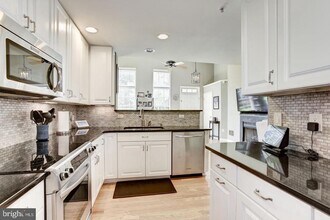 12085 Trumbull Way in Reston, VA - Building Photo - Building Photo
