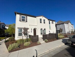 3299 Ronald Reagan St in Sacramento, CA - Building Photo - Building Photo