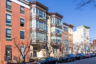 The Sutton at Liberty Harbor in Jersey City, NJ - Foto de edificio - Building Photo