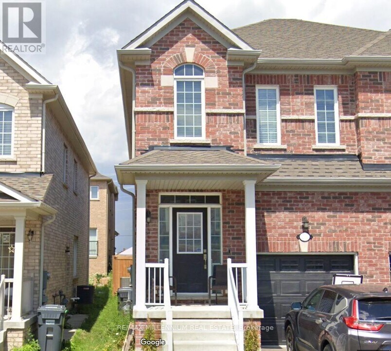 49 Frenchpark Cir in Brampton, ON - Building Photo