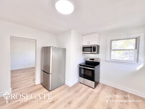 Spacious 5-Bedroom Home with Balcony & Pri in London, ON - Building Photo - Building Photo