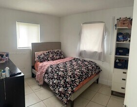 1210 NW 2nd St-Unit -2 in Fort Lauderdale, FL - Building Photo - Building Photo