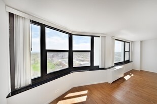 7447 S South Shore Dr in Chicago, IL - Building Photo